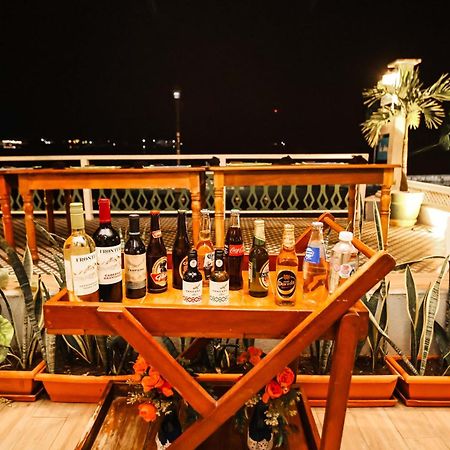 Hotel Peten Flores Bagian luar foto