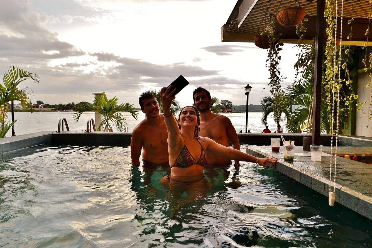 Hotel Peten Flores Bagian luar foto
