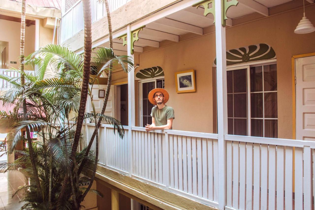 Hotel Peten Flores Bagian luar foto