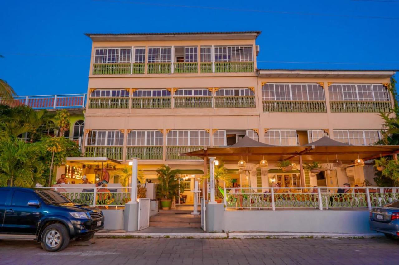 Hotel Peten Flores Bagian luar foto