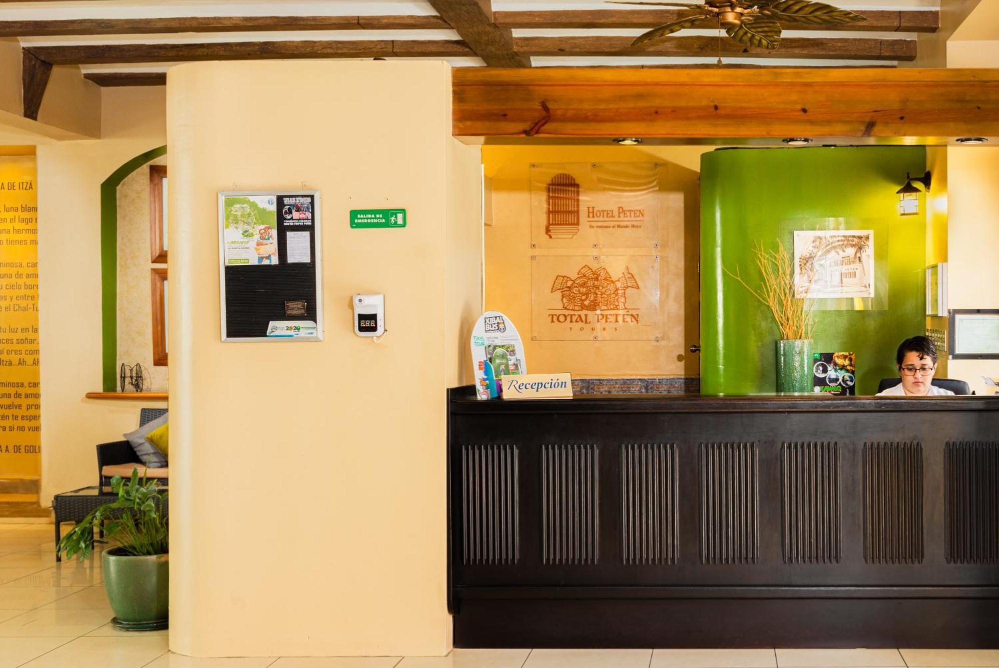 Hotel Peten Flores Bagian luar foto