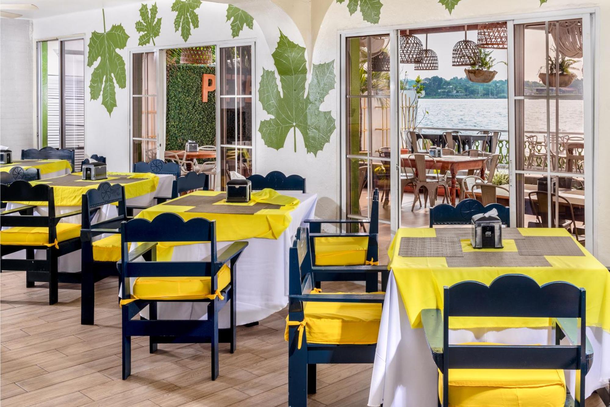 Hotel Peten Flores Bagian luar foto