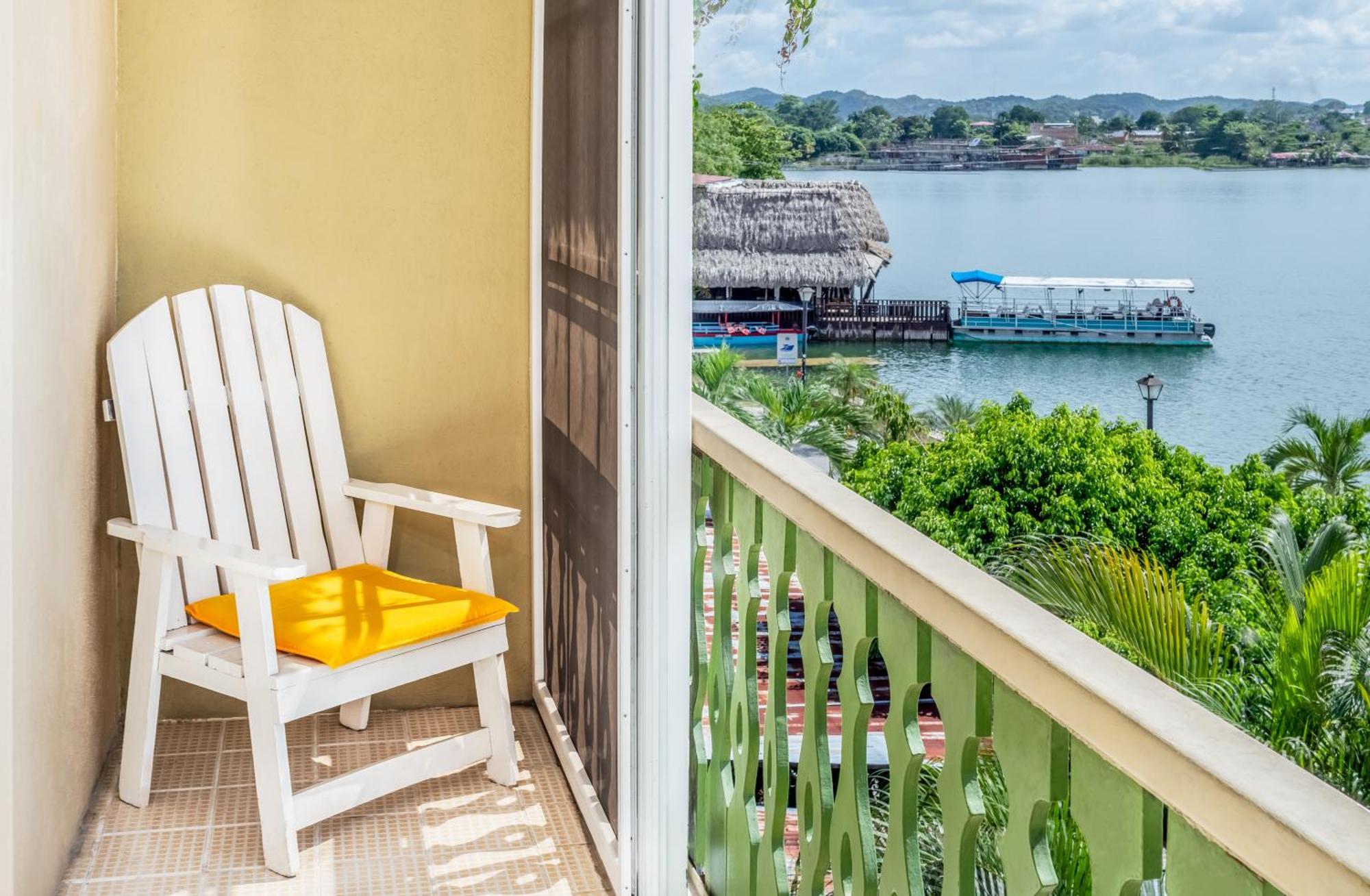 Hotel Peten Flores Bagian luar foto