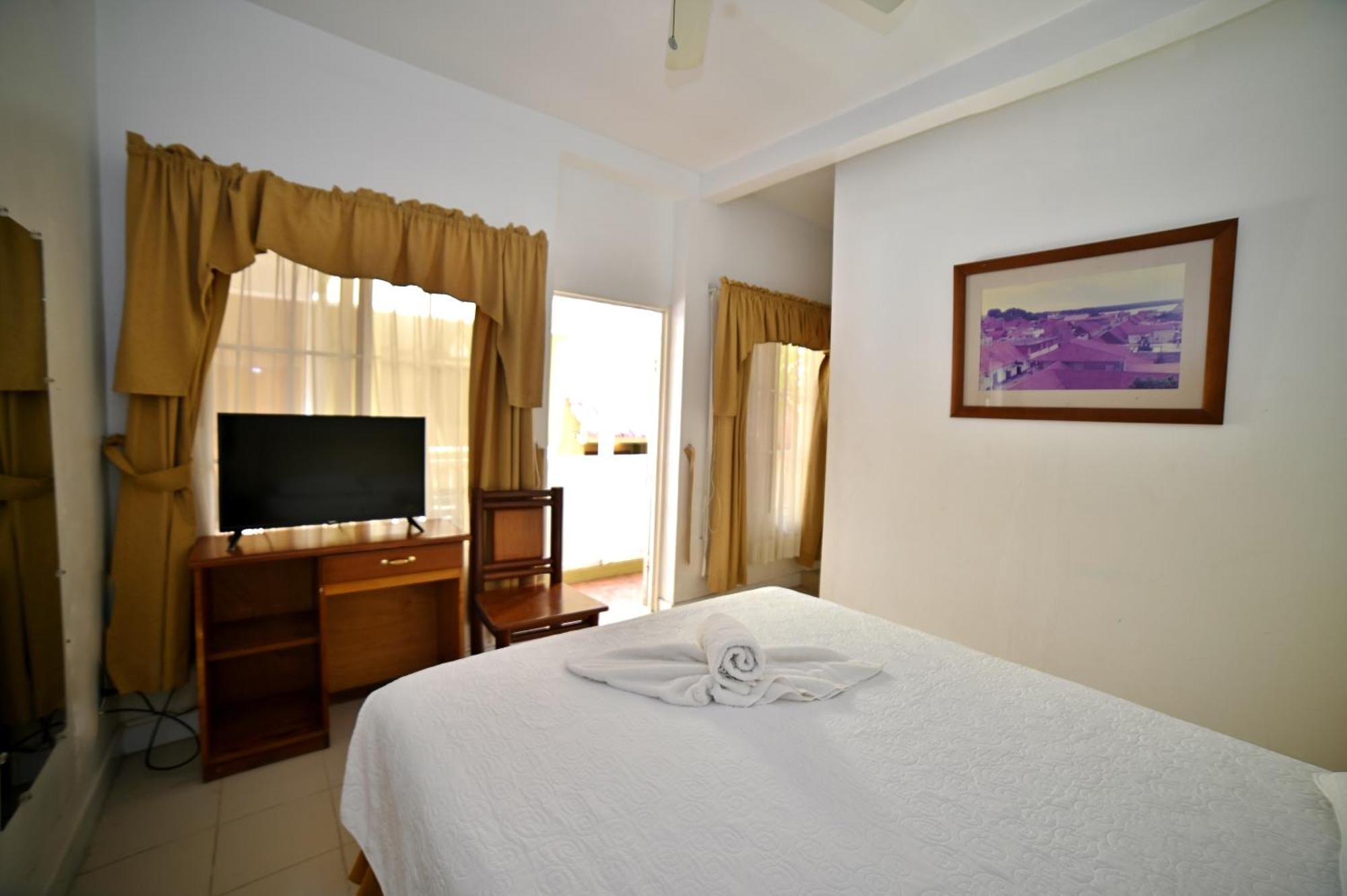 Hotel Peten Flores Bagian luar foto
