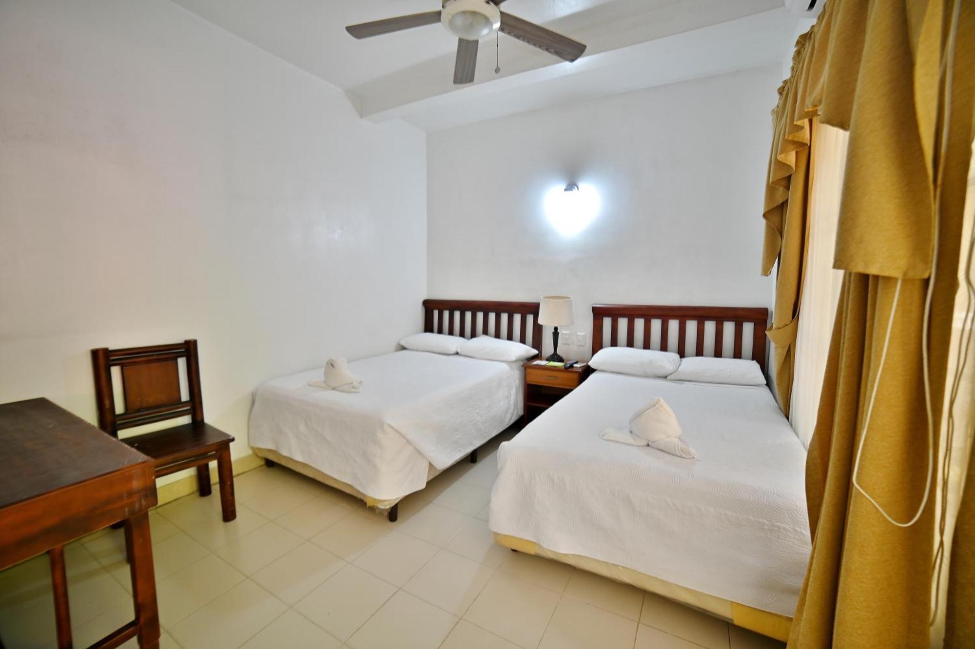 Hotel Peten Flores Bagian luar foto