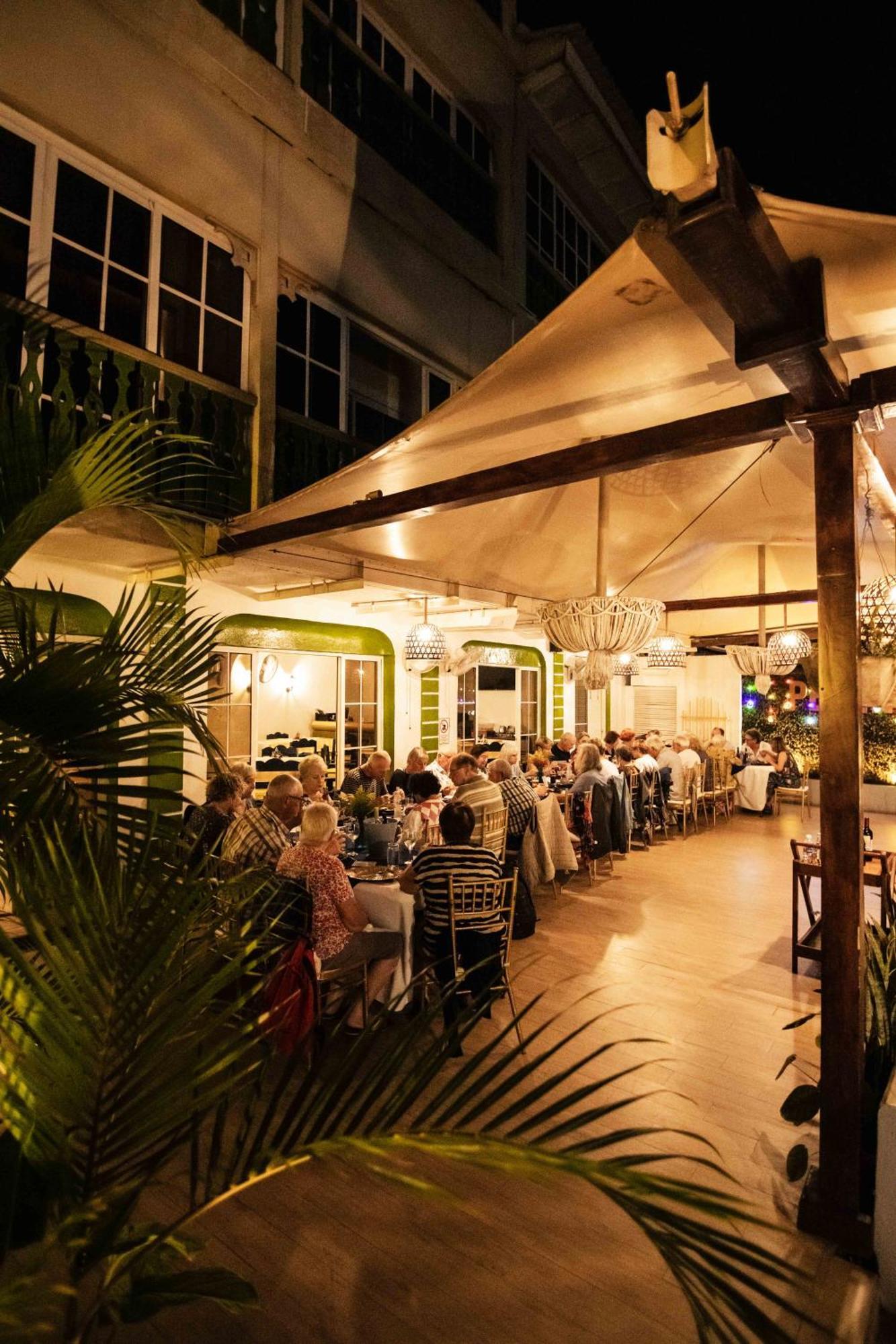 Hotel Peten Flores Bagian luar foto